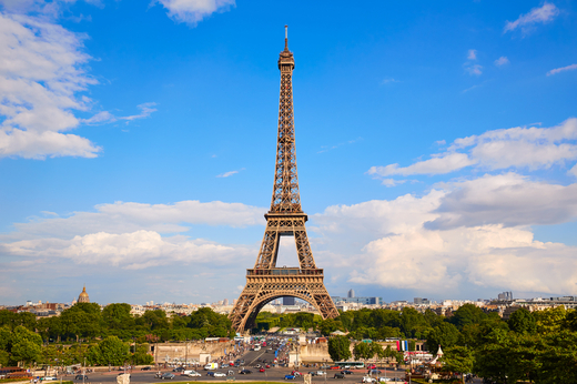 Francie Eiffel Paris shutterstock_594527849.jpg