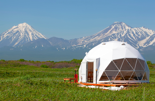 Glamping a treehouse